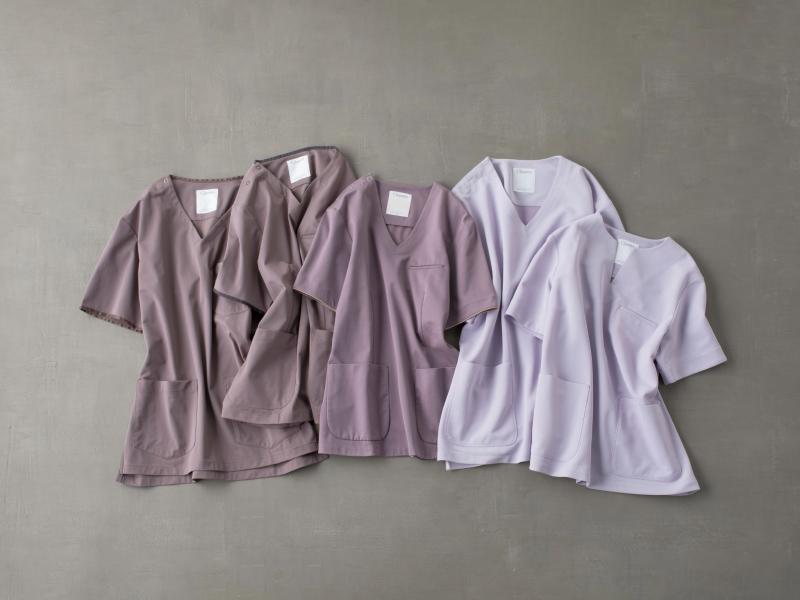 パープル・紫系のメンズスクラブ。くすみカラーが医療現場で映えるおすすめウェア&コーデ紹介