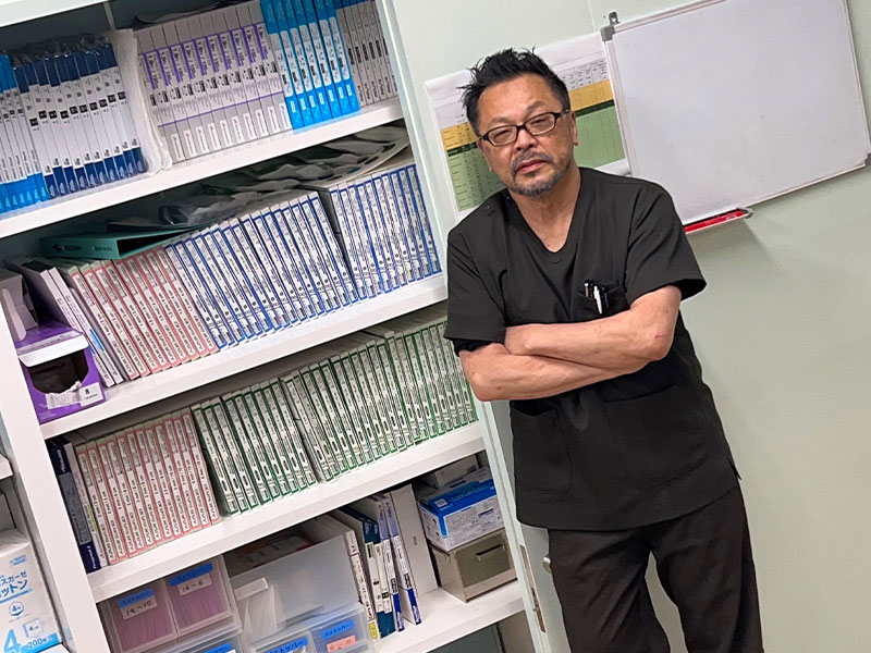 男女兼用スクラブ Packシリーズを呼吸器内科の医師が試着してみました【着用レビュー】